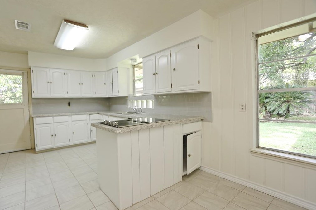 3730 Drummond St, Houston TX  77025-2418 exterior