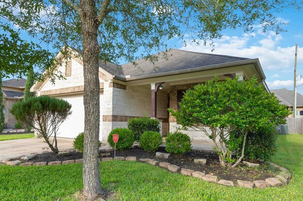 3310 Southern Grove Ln, Pearland, TX 77584