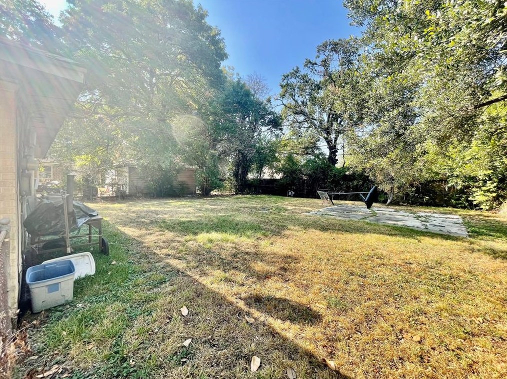 339 Victoria Dr, Houston TX  77022-2415 exterior