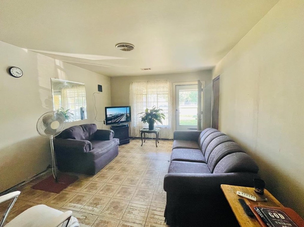 339 Victoria Dr, Houston TX  77022-2440 exterior