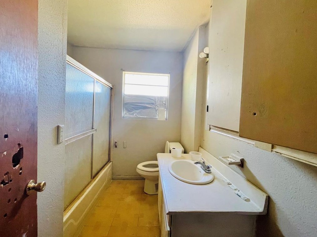 339 Victoria Dr, Houston TX  77022-2415 exterior