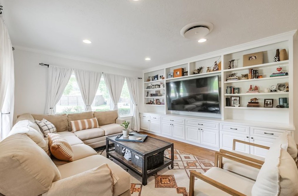 4862 Creekbend Dr, Houston, TX 77035