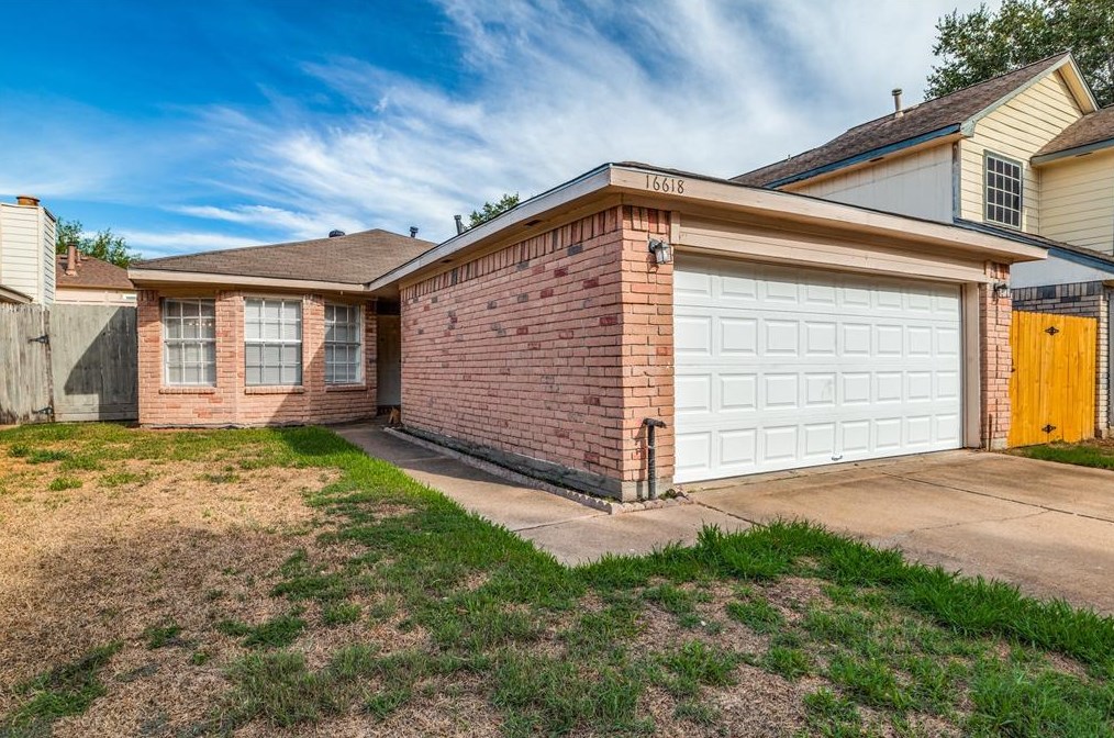 16618 Vista Oak Dr, Houston, TX 77073