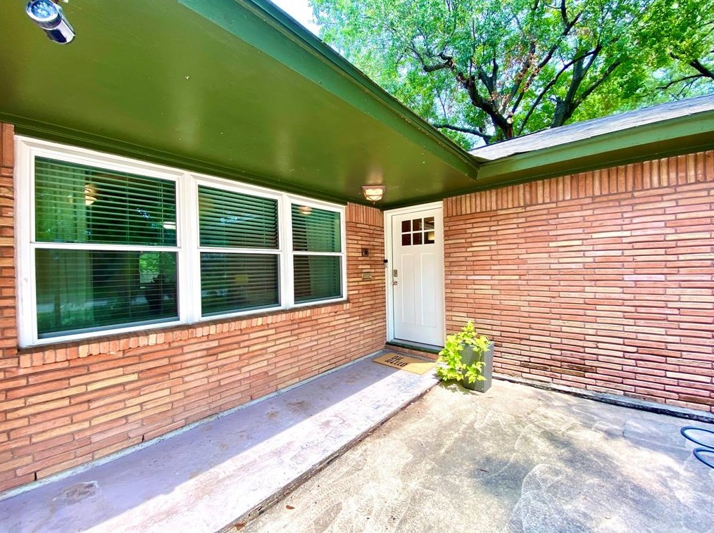 5334 Saxon Dr, Houston TX  77092-5545 exterior