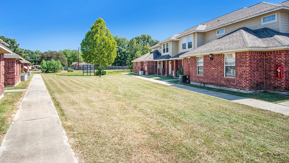 1233 Lovett St #1205, Tomball, TX 77375