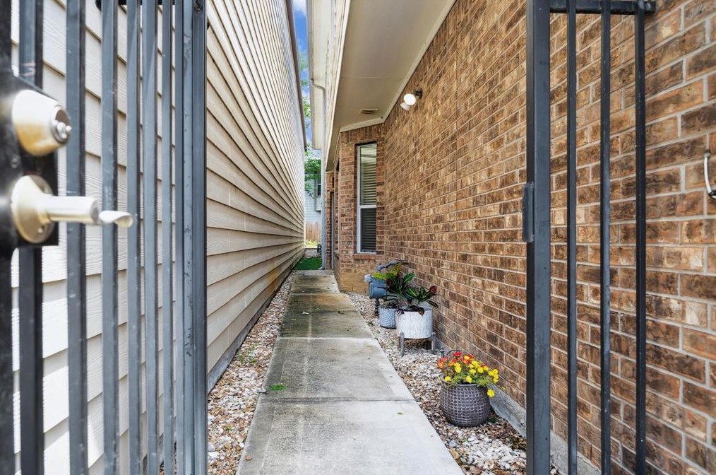 1618 Cohn St, Houston, TX 77007-3015