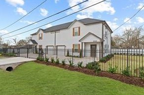 5142 Mallow St, Houston, TX 77033