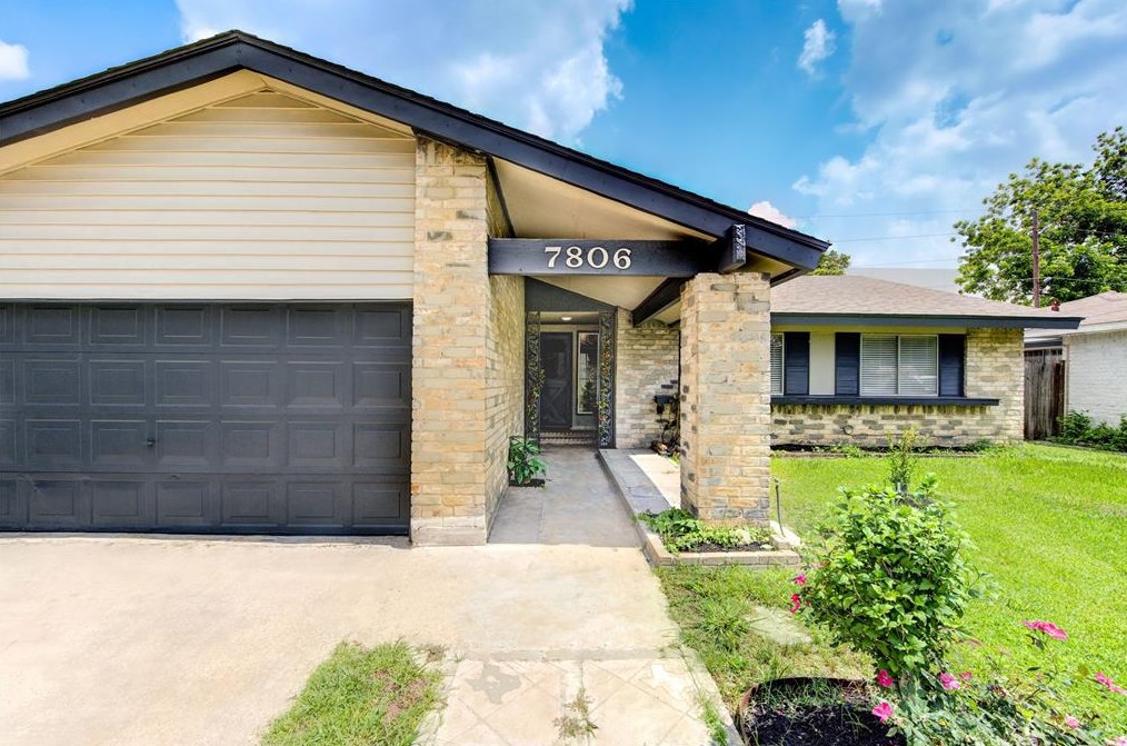 7806 Round Bank Dr, Houston, TX 77064-8135