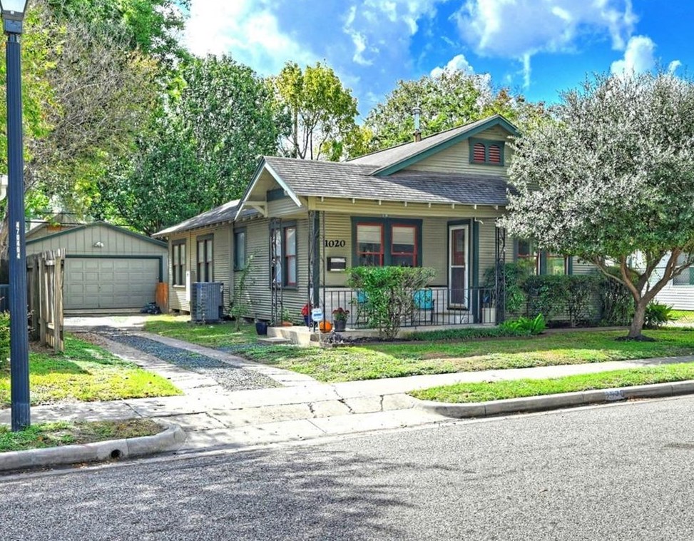 1020 E 14th St, Houston, TX 77008