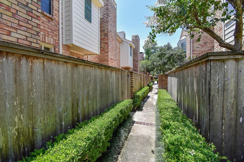 4000 Purdue St #128, Houston, TX 77005