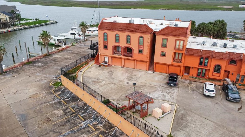 411 Sailfish #102, Jones Creek, TX 77541