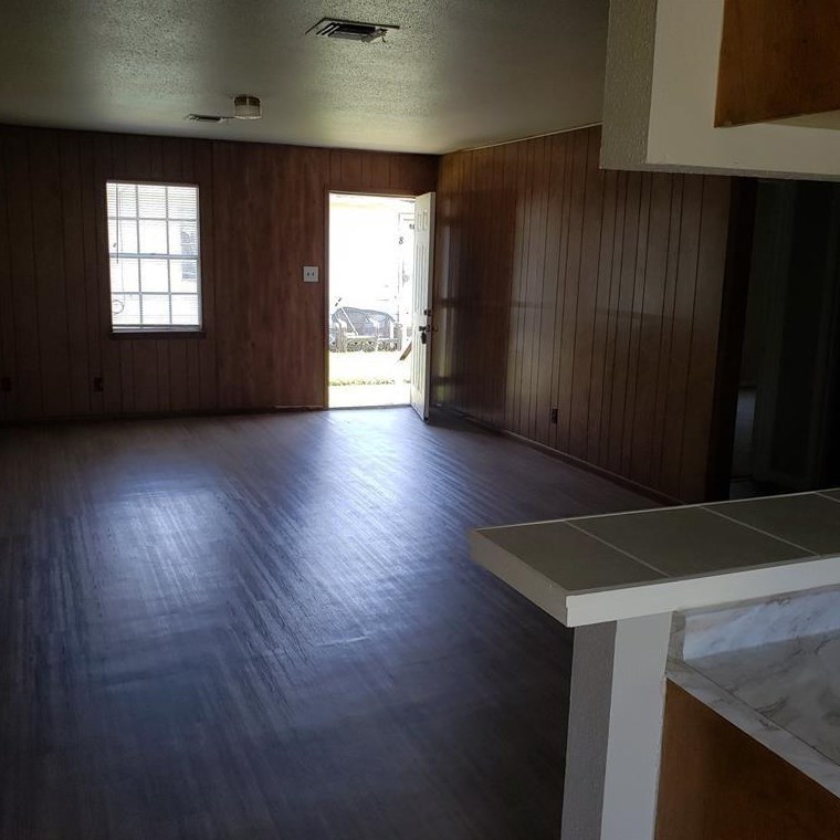 3200 Waller St #6, Waller, TX 77484