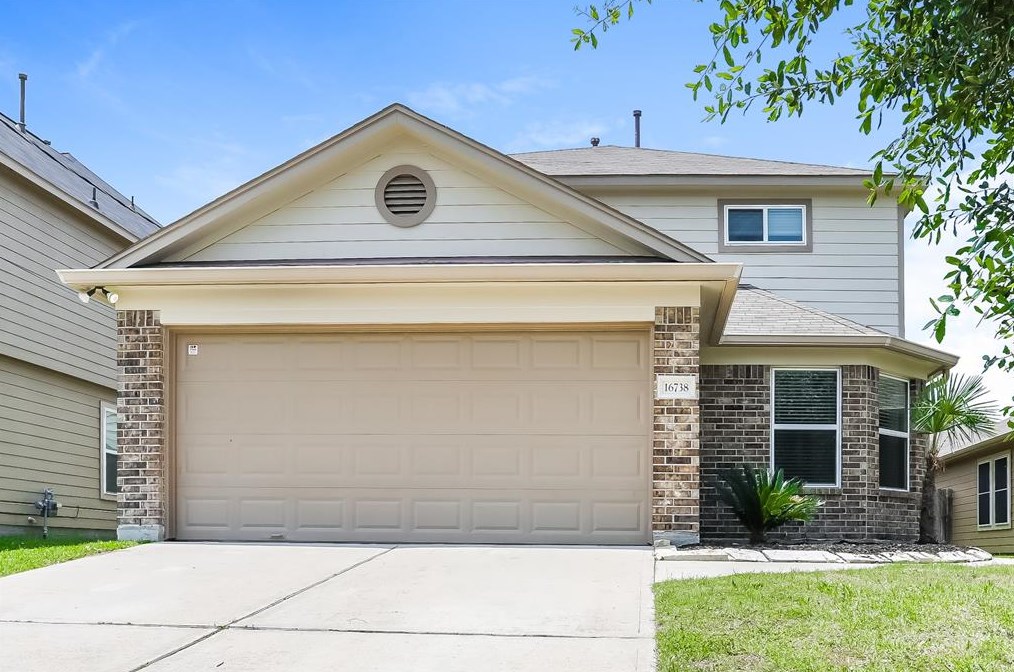 16738 N Gull Dr, Conroe, TX 77385
