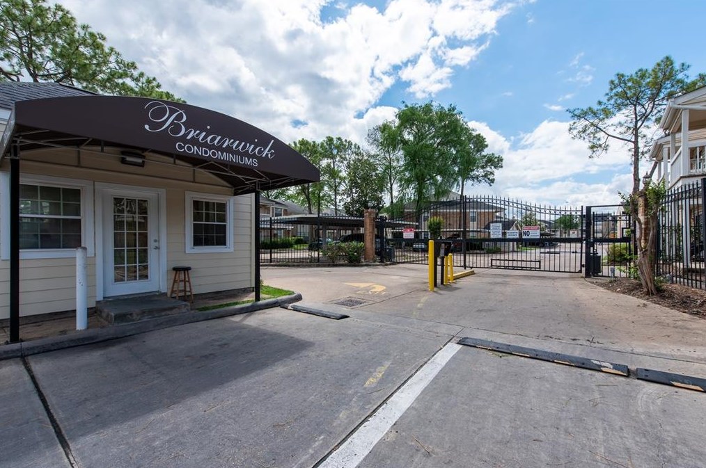 2750 Holly Hall St, Houston TX  77054-4109 exterior