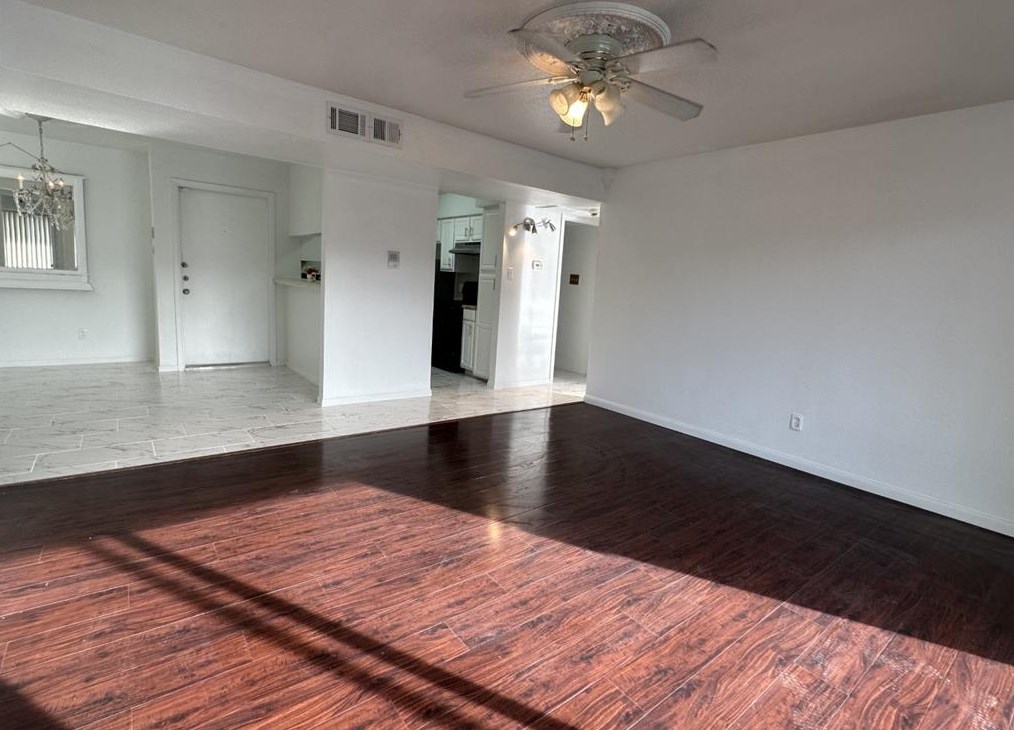 3035 Walnut Bend Ln #28, Houston, TX 77042