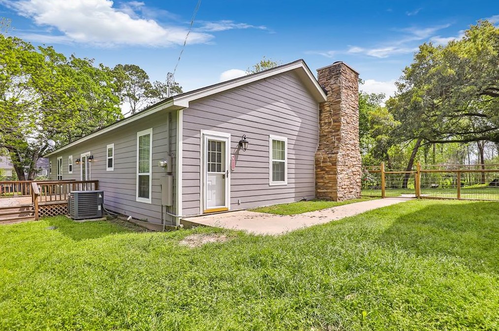 234 El Dorado Dr, Livingston TX  77351-0541 exterior