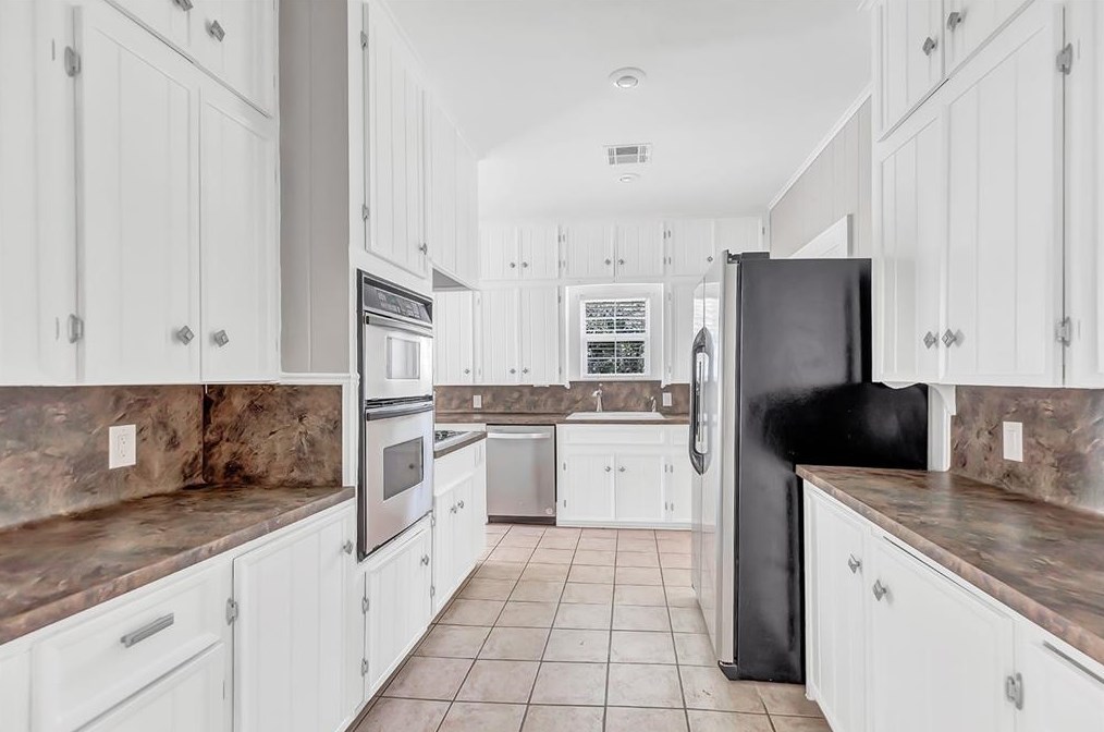 234 El Dorado Dr, Livingston TX  77351-0541 exterior