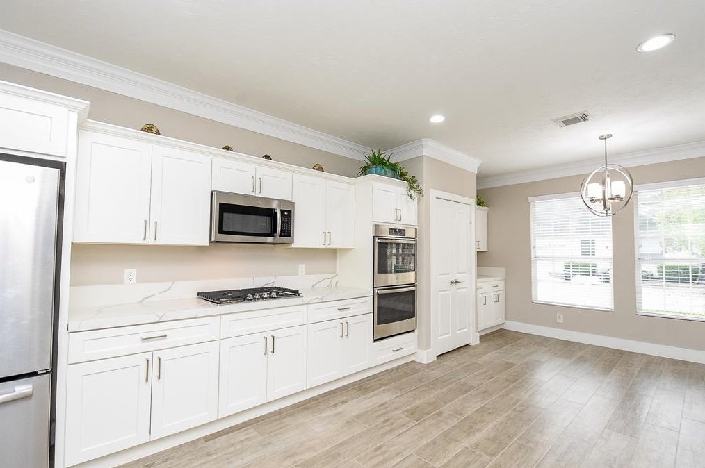 59 Champion Villa Dr, Houston, TX 77069