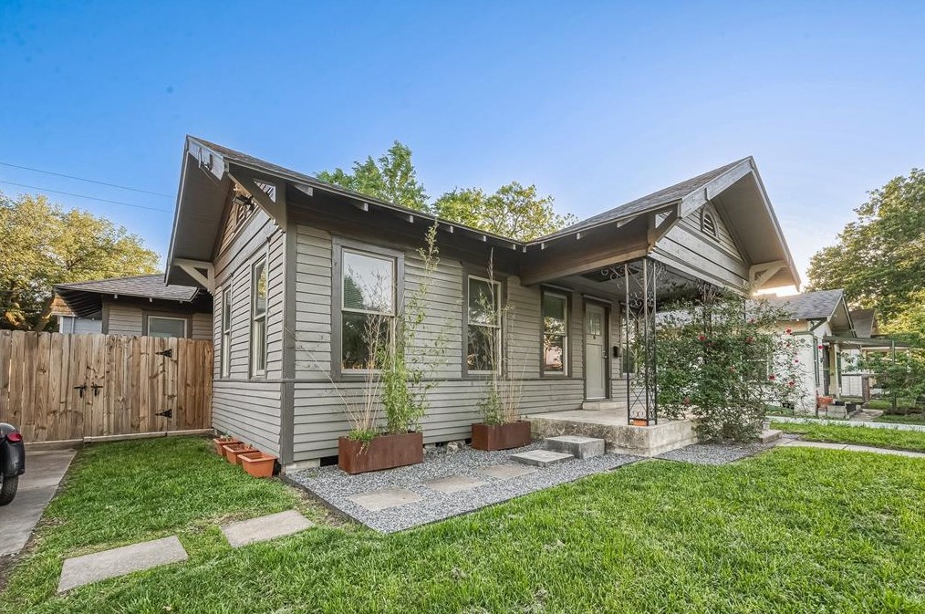 4530 Walker St, Houston, TX 77023