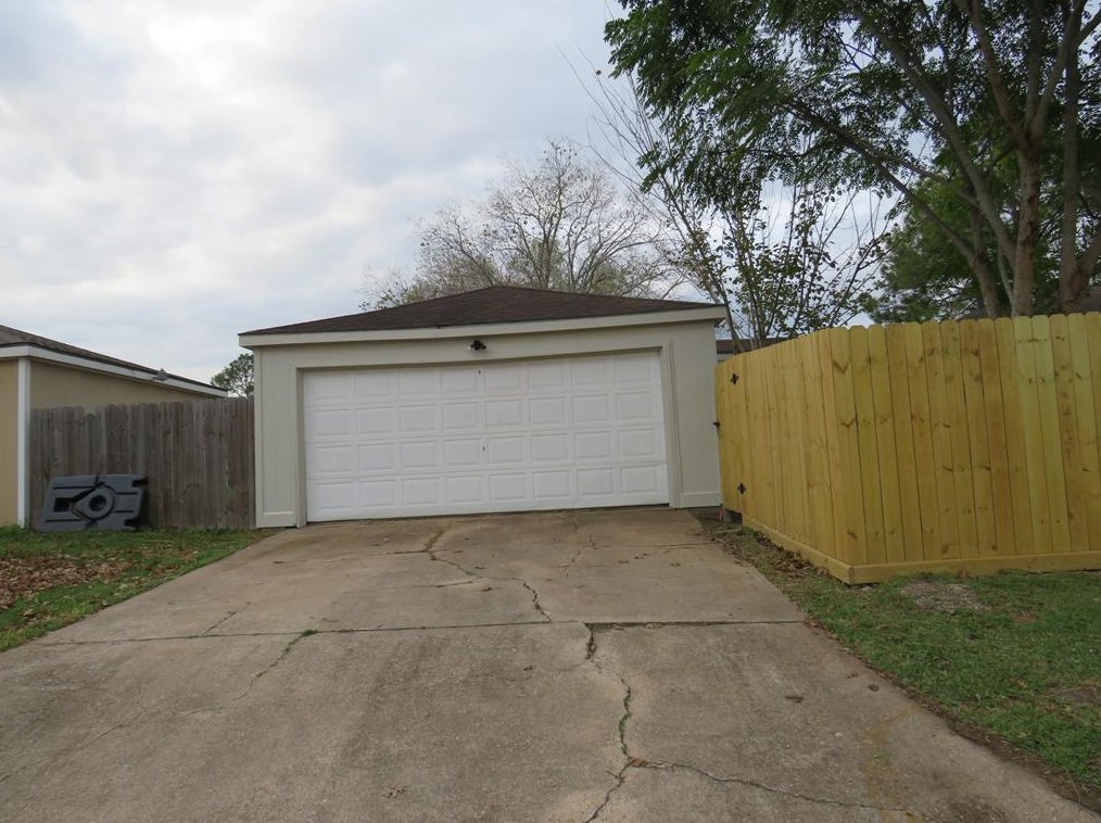 11330 Sagetrail Dr, Houston, TX 77089