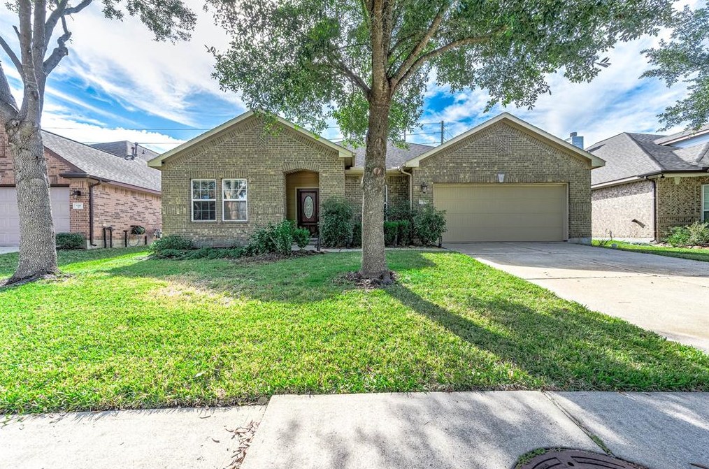13314 Misting Falls Ln, Pearland, TX 77584