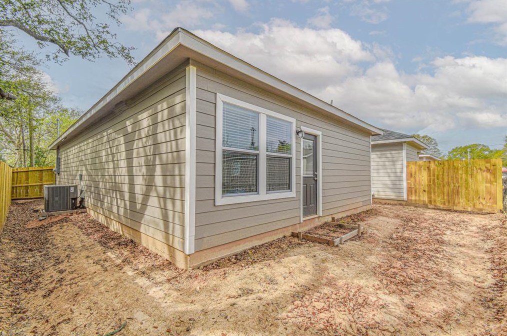 3707 Chanterway St, Bacliff, TX 77518