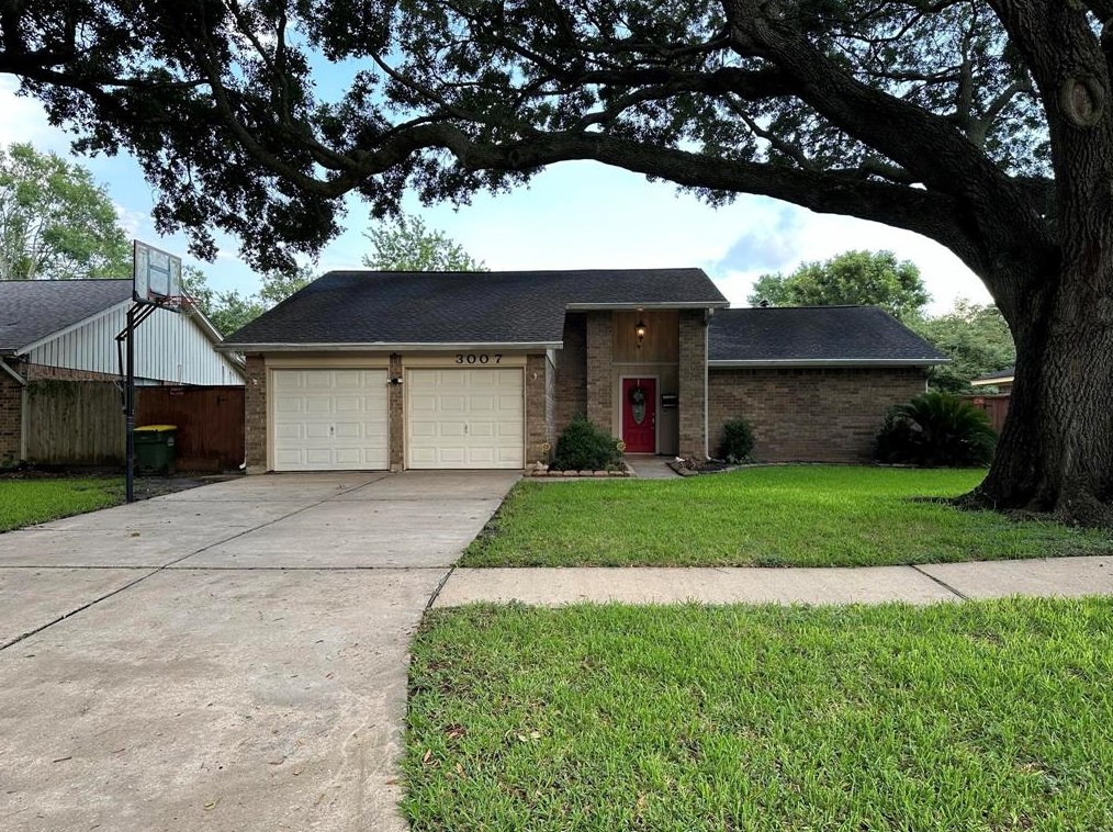 3007 Chester Dr, Pearland, TX 77584