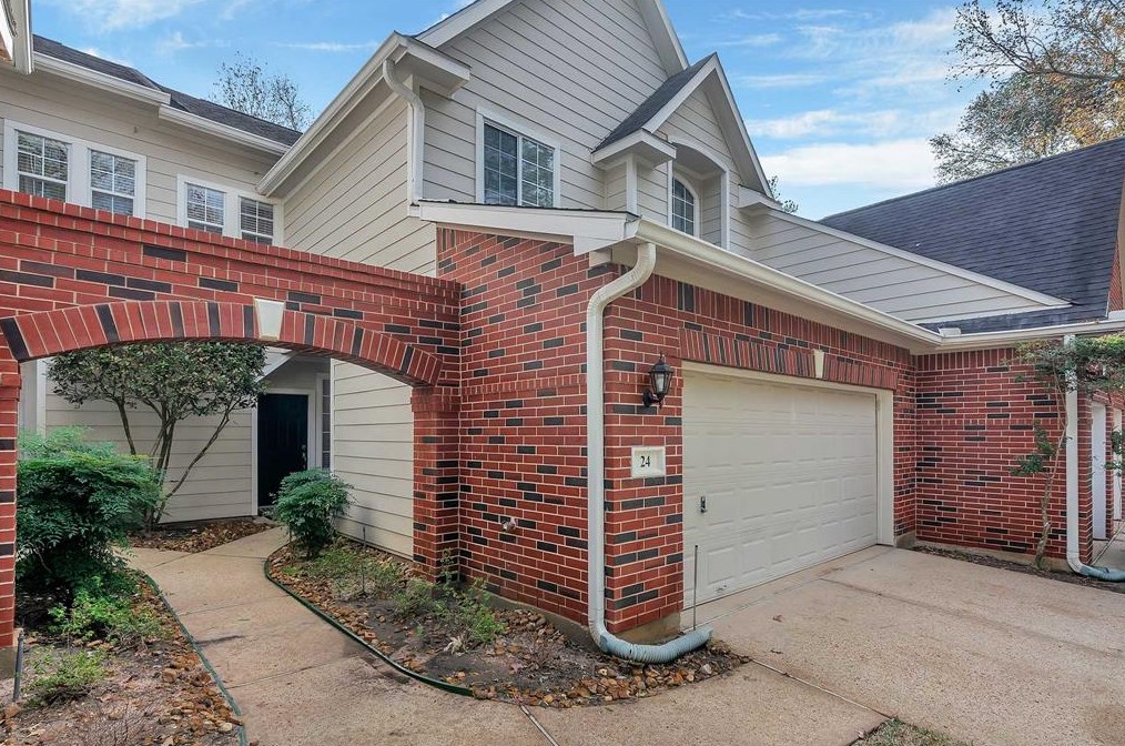 24 Piper Trce, Spring TX  77381-4775 exterior