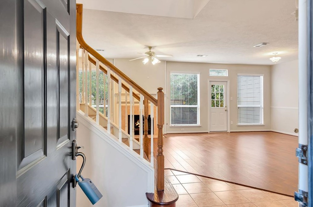 24 Piper Trce, Spring TX  77381-4775 exterior