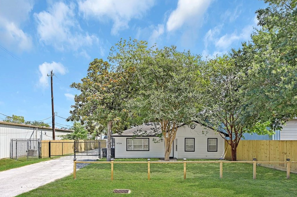 1724 Elmview Dr, Houston, TX 77080