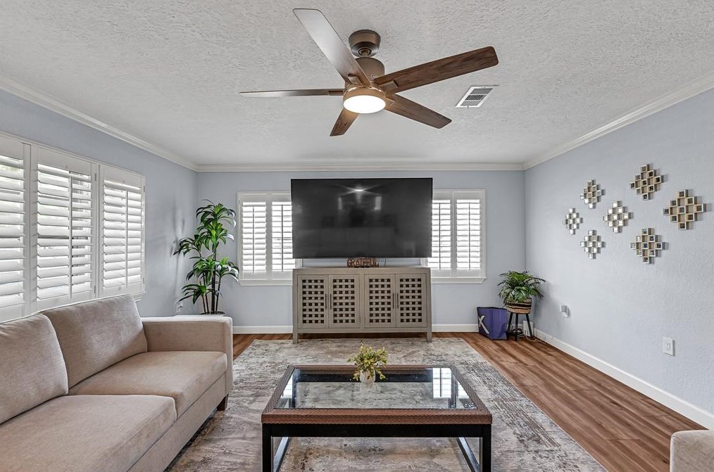 1724 Elmview Dr, Houston TX  77080-7215 exterior