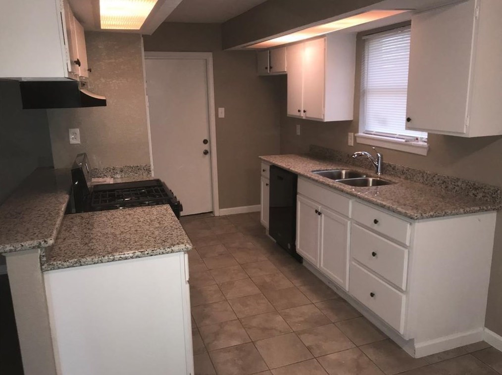 11211 Sagearbor Dr, Houston TX  77089-4706 exterior
