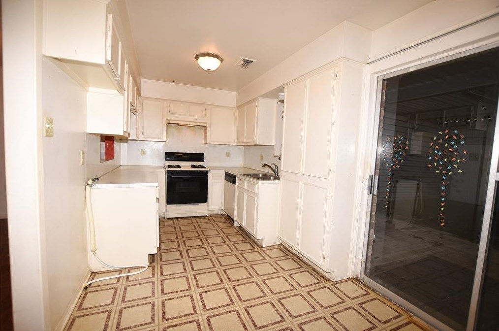 355 Audrey Ln, Houston, TX 77015-2209