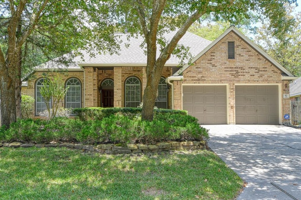 10 Snow Woods Ct, Conroe, TX 77385-3445