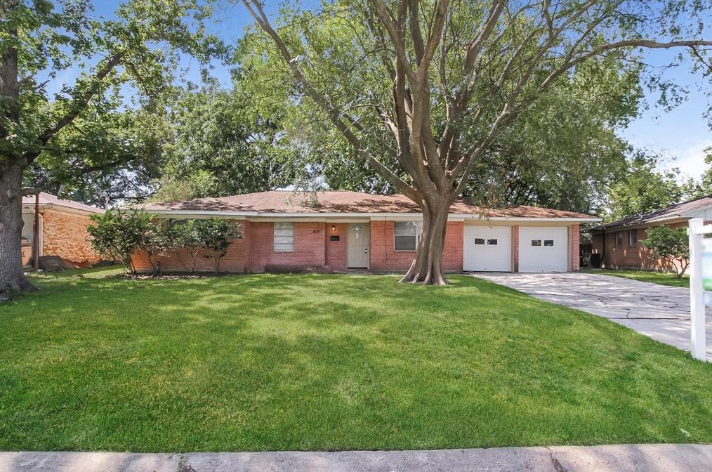409 Pamela Dr, Baytown, TX 77521