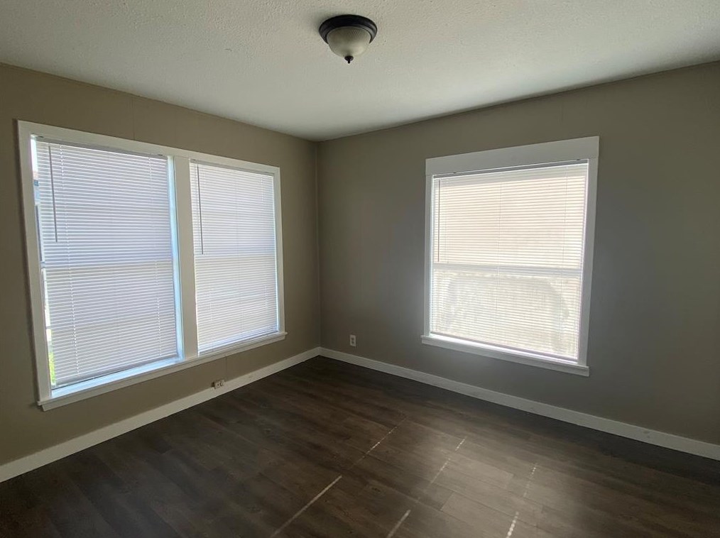 1414 W 7th St, Jones Creek, TX 77541