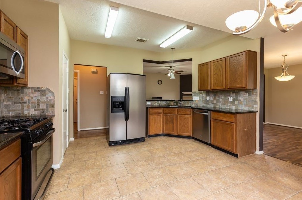 3811 Apple Hollow Ln, Humble, TX 77396