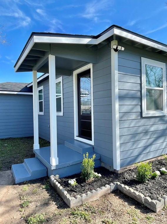 1526 W 8th St, Jones Creek, TX 77541