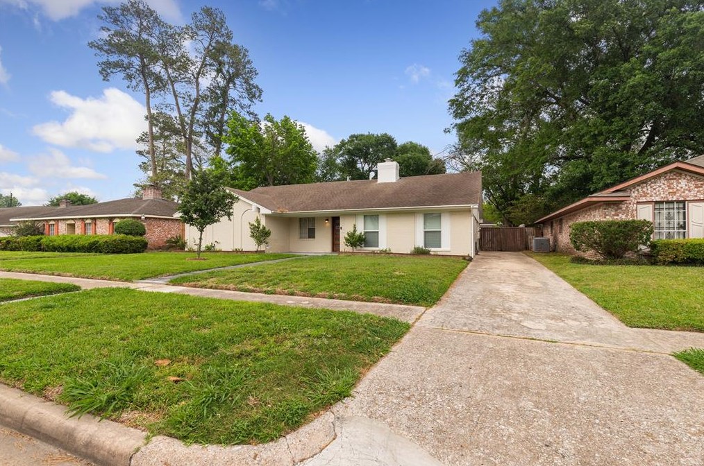 5414 Golf Dr, Houston, TX 77091