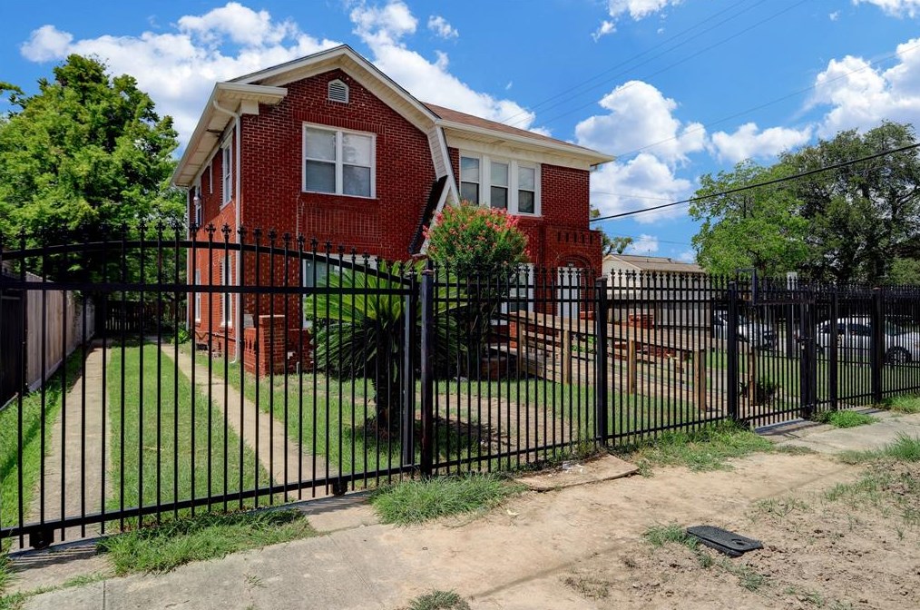 3002 Isabella St, Houston, TX 77004