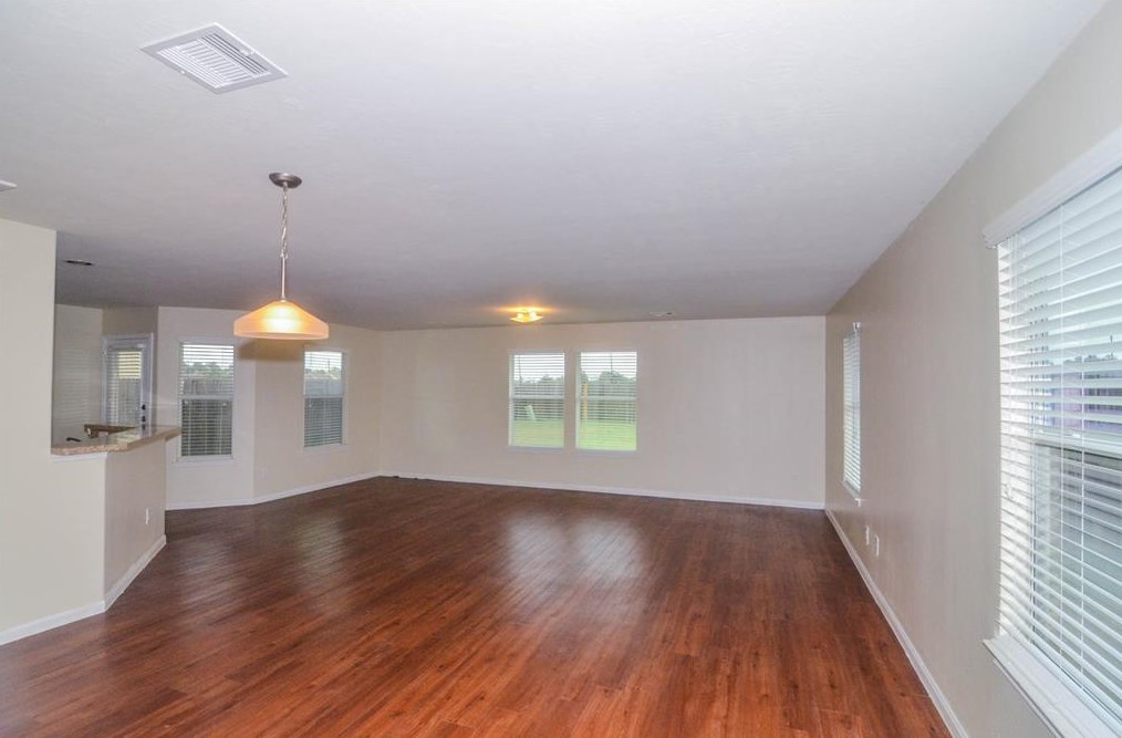 863 Sun Prairie Dr, Houston, TX 77090