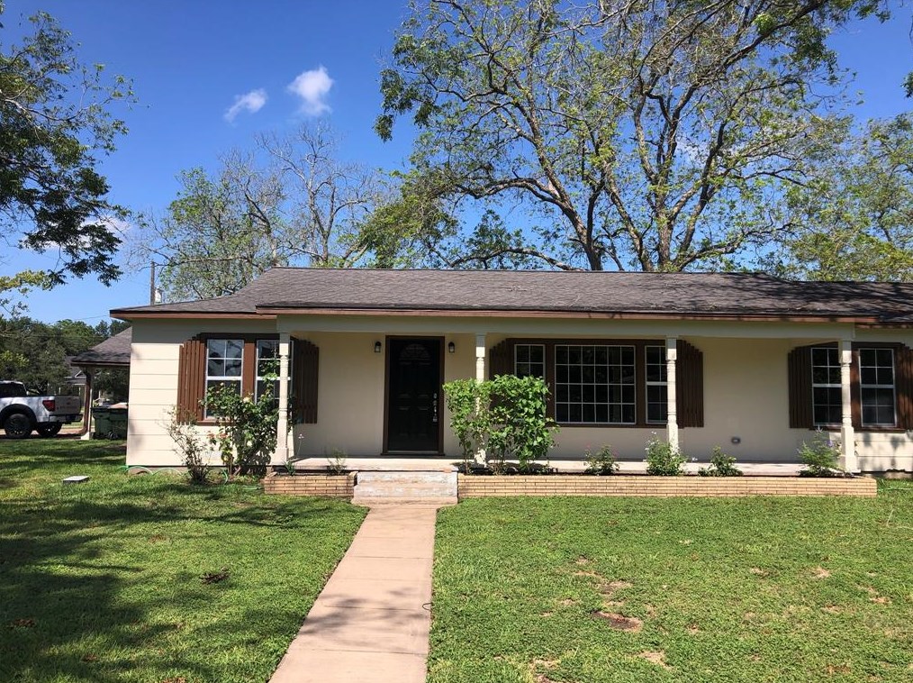 201 N Pecan, Novohrad, TX 77975