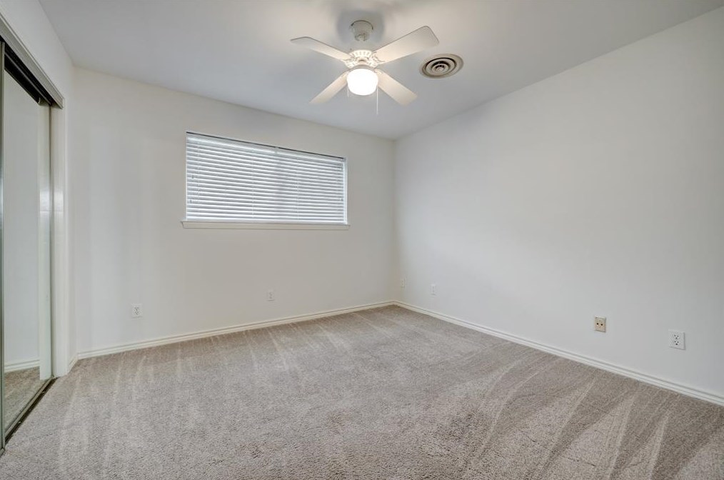 5331 Yarwell Dr, Houston TX  77096-5329 exterior