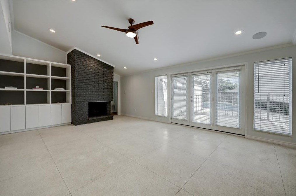 5331 Yarwell Dr, Houston TX  77096-5329 exterior