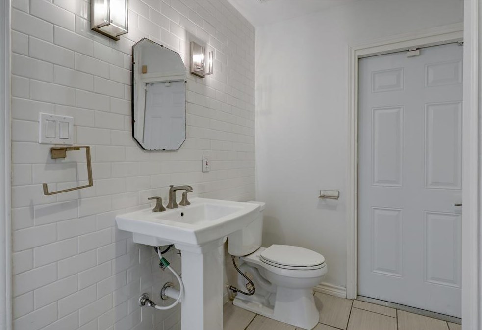 5331 Yarwell Dr, Houston TX  77096-5329 exterior