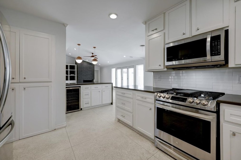 5331 Yarwell Dr, Houston TX  77096-5329 exterior