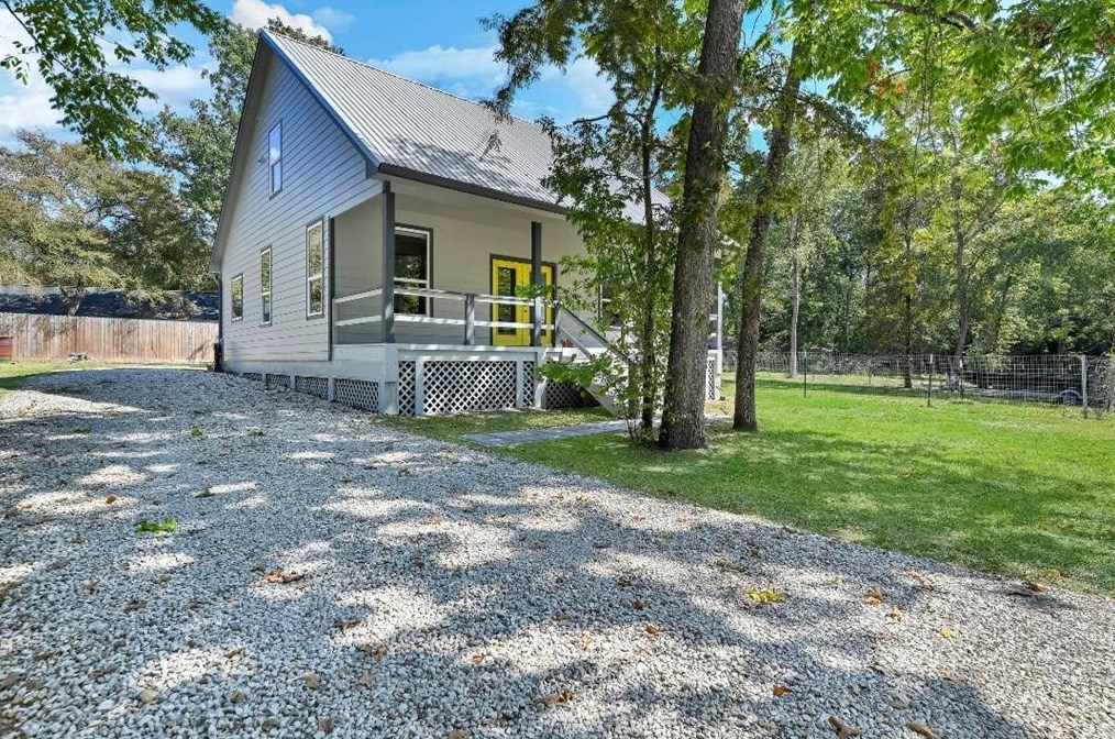 220 Shadow Ln, Livingston, TX 77351-8548