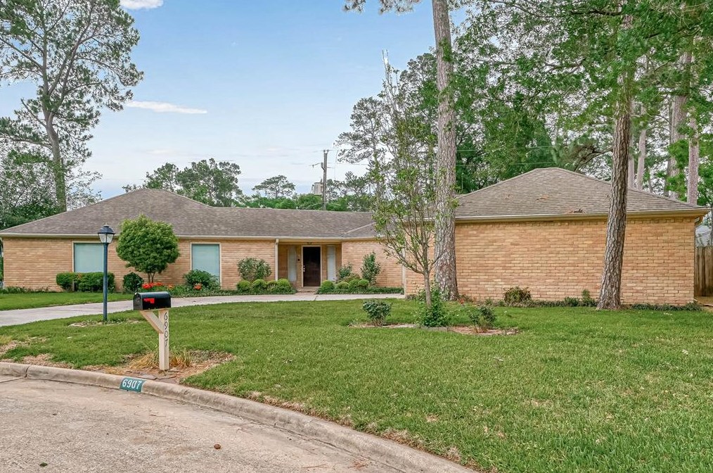 6907 King Arthur Ct, Spring TX  77379-7624 exterior
