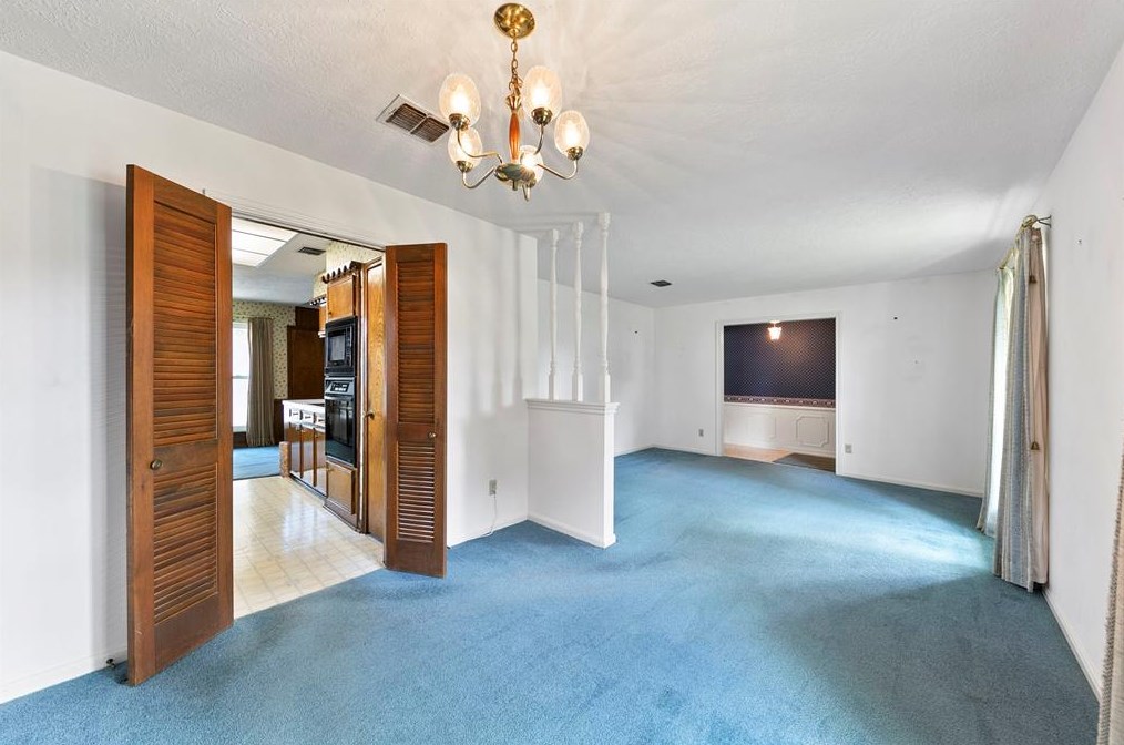 9726 Springmont Dr, Houston TX  77080-1440 exterior