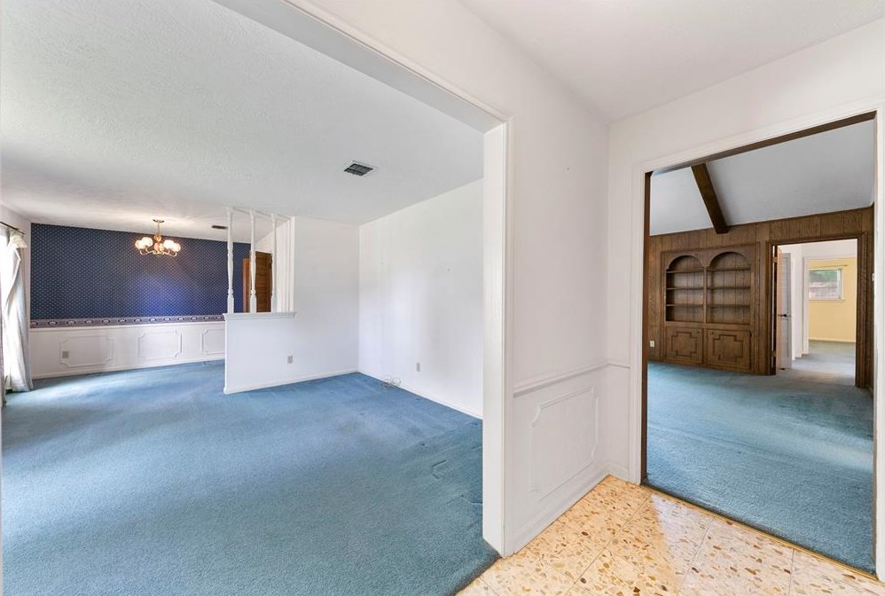 9726 Springmont Dr, Houston TX  77080-1240 exterior